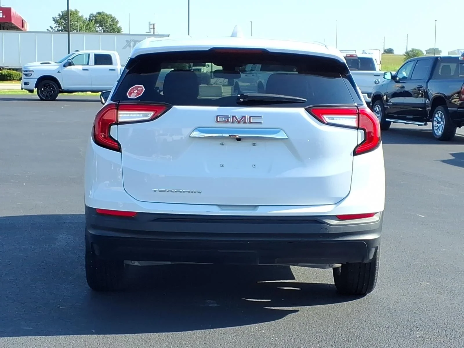 Used 2024 Summit White GMC SLE image 12