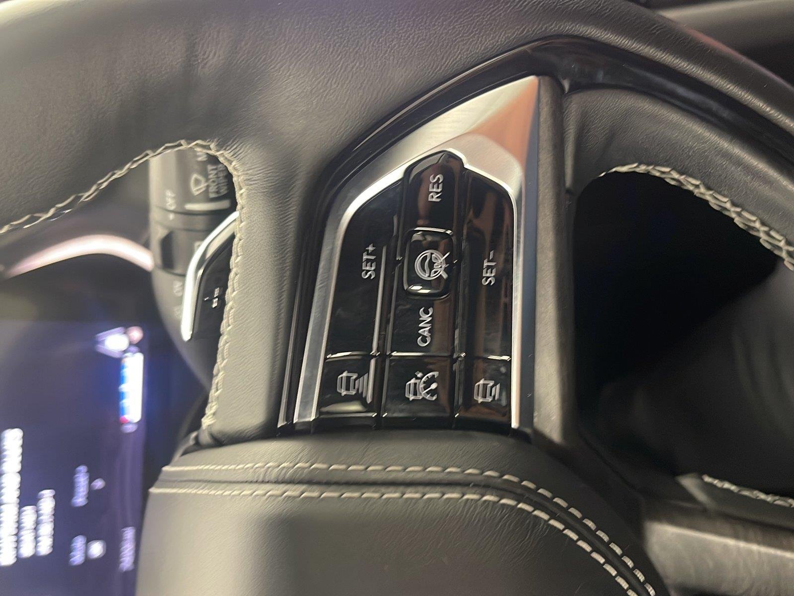 Used 2022 Baltic Gray Metallic Clearcoat Jeep Overland image 23