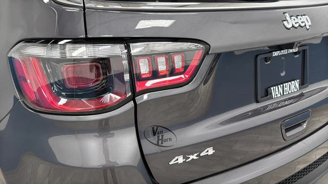 Used 2024 Gray Metallic Jeep Limited image 35