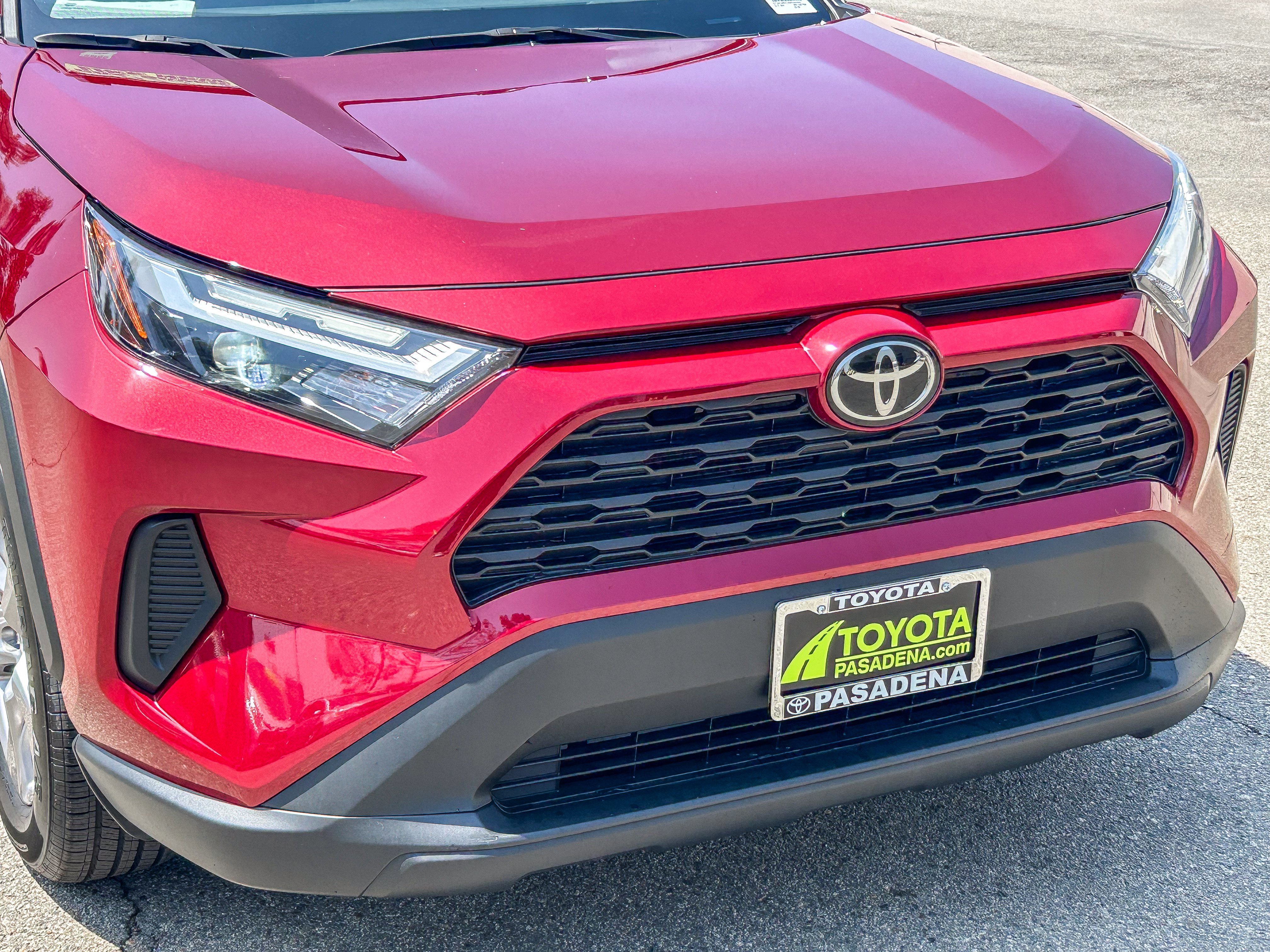 Used 2025 RUBY FLARE PEARL TOYOTA TRUCK XLE image 5