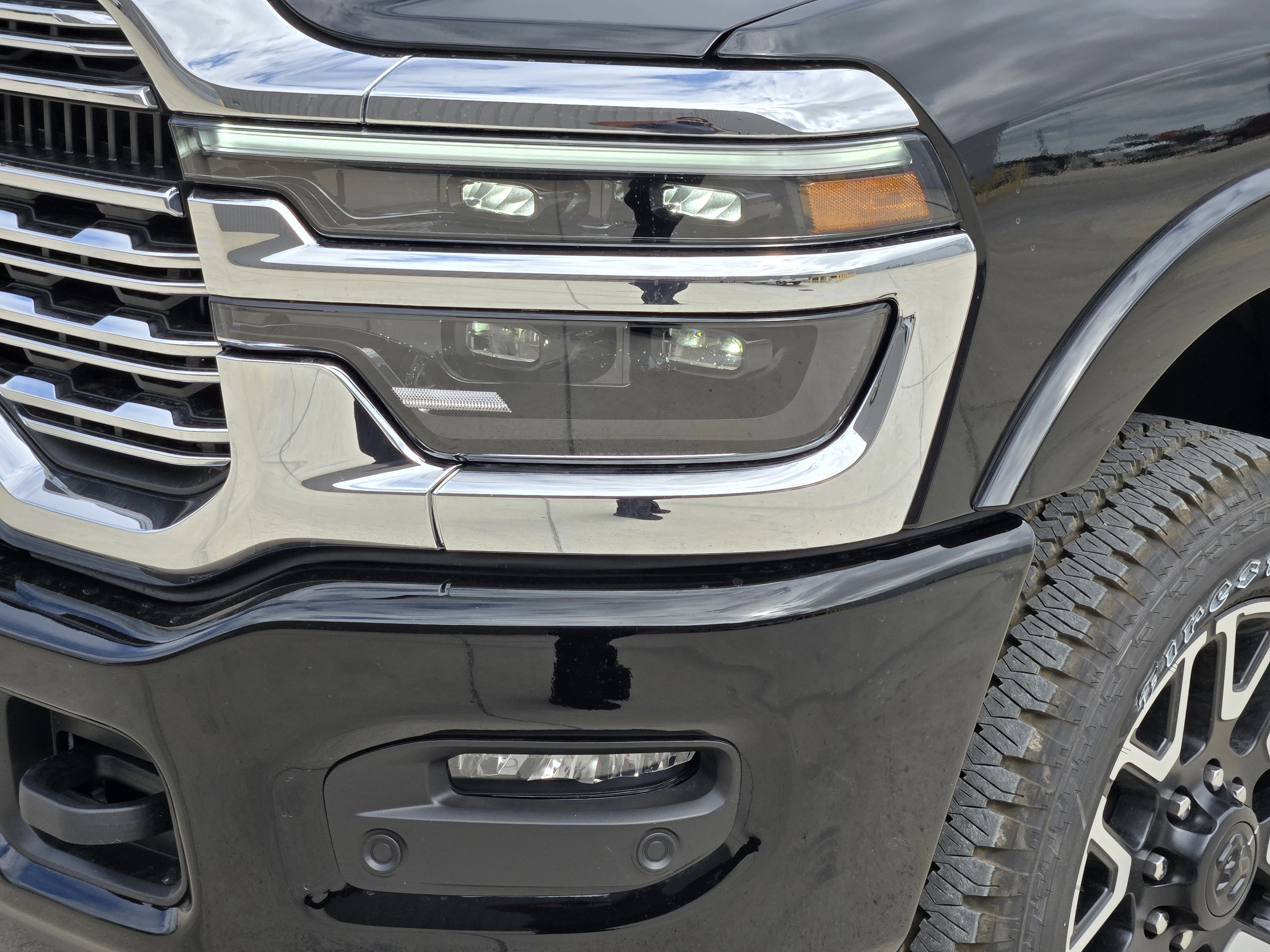 New 2026 Diamond Black Crystal Pearl-Coat Exterior Paint RAM Longhorn image 7