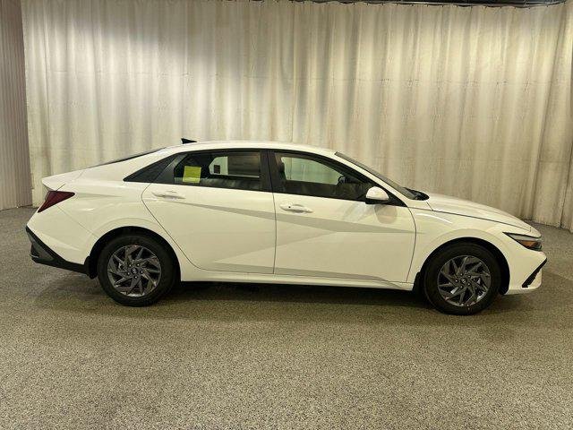 2026 Hyundai Elantra Blue - Photo 5