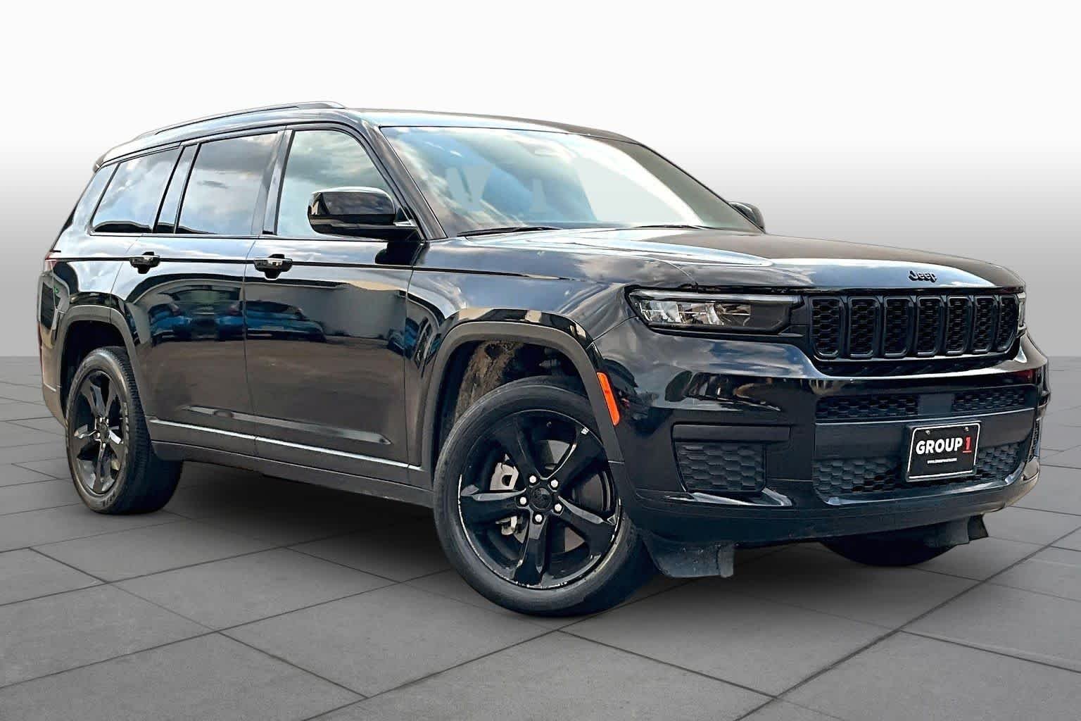 Used 2021 Diamond Black Crystal Pearlcoat Jeep Altitude image 3