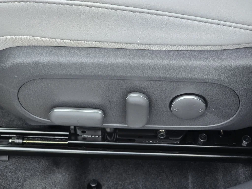 New 2026 Gray Hyundai SEL Premium image 17