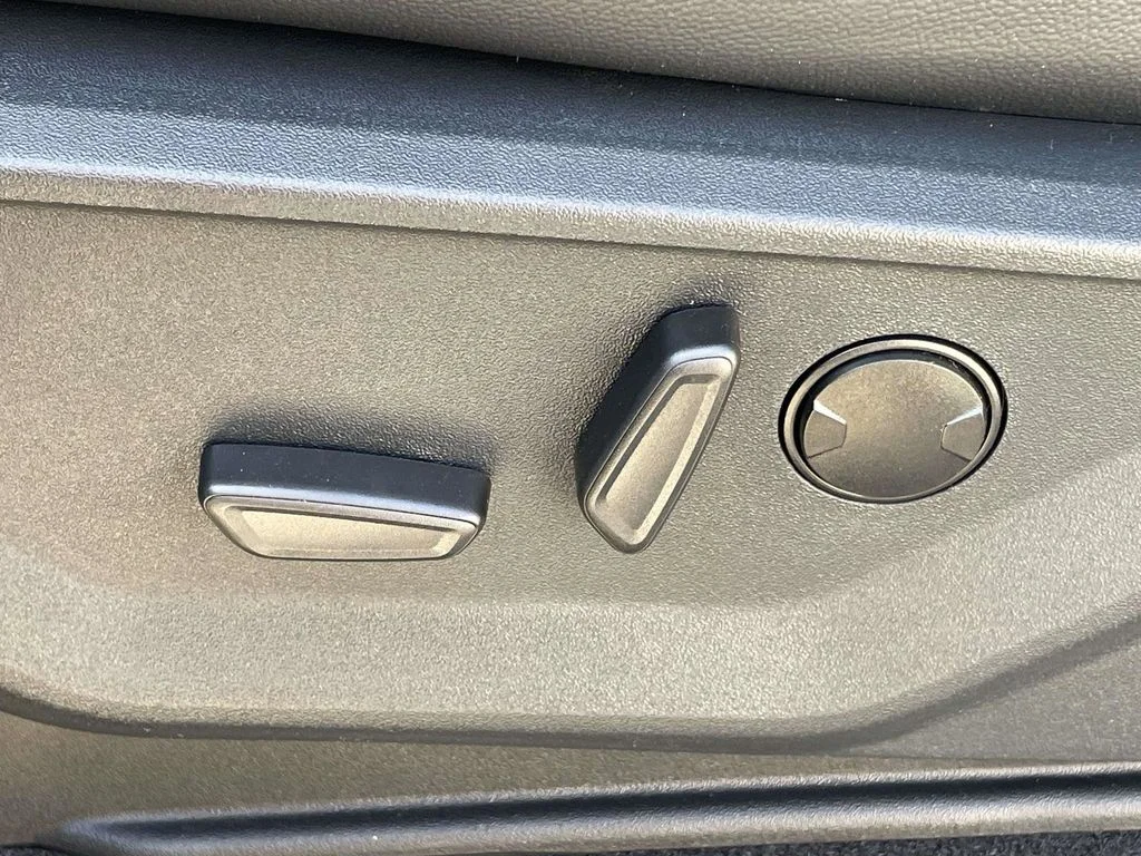 New 2026 Iconic Silver Metallic Ford Lariat® image 14