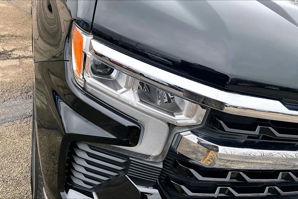 Used 2025 Black Chevrolet LT image 34