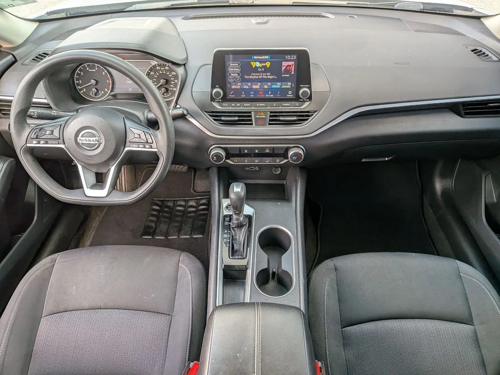 Used 2022 Silver Nissan 2.5 SV image 18