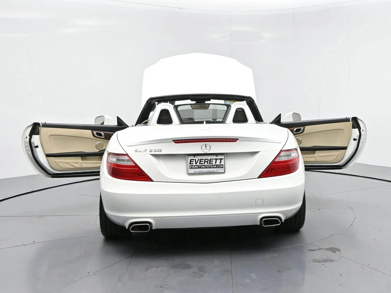 Used 2015 White Mercedes-Benz SLK 250 image 37