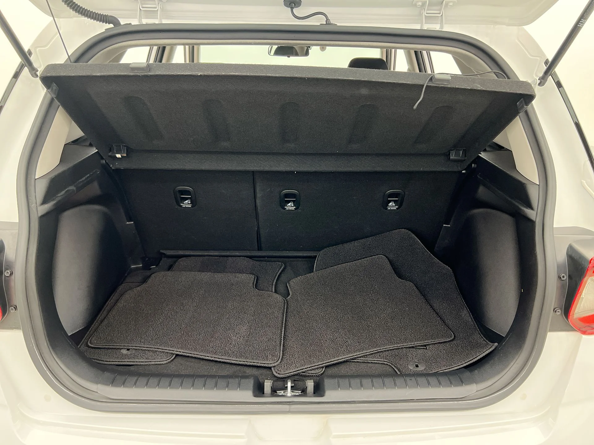 Used 2023 White Hyundai SEL image 36
