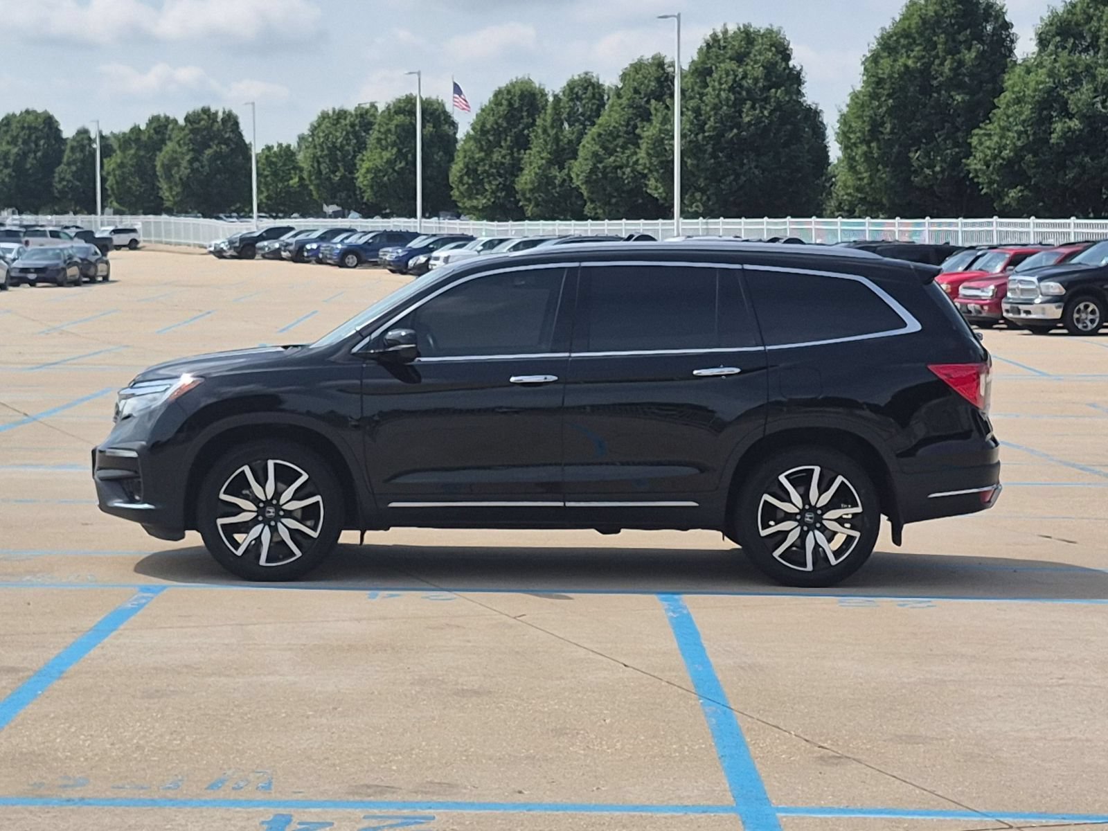 Certified Used 2022 Crystal Black Pearl Honda Touring 7-Passenger image 9
