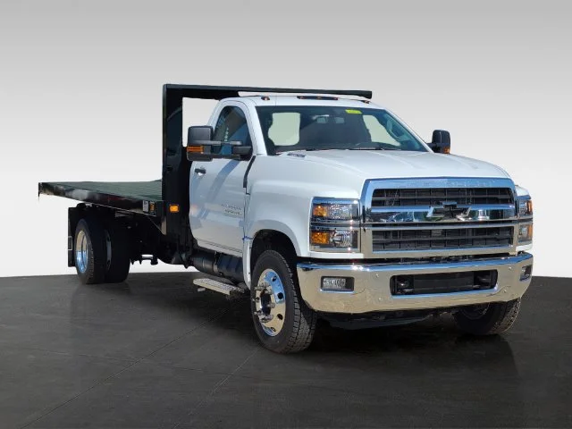 Used 2024 White Chevrolet 1WT image 3