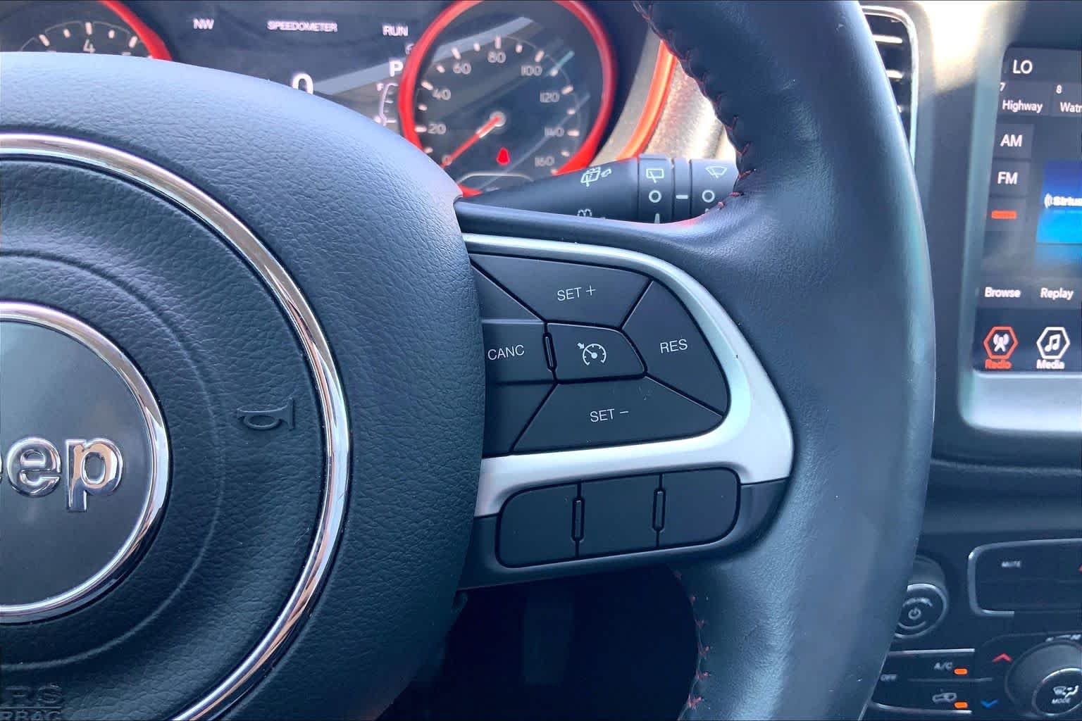 Used 2019 White Clearcoat Jeep Trailhawk image 25
