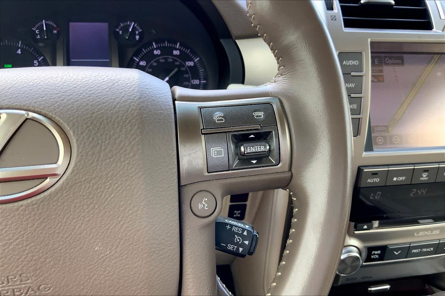 Used 2014 Starfire Pearl Lexus  image 24