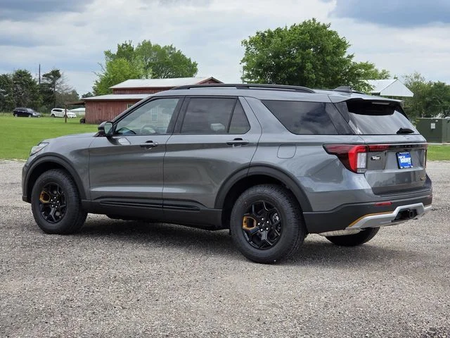 New 2026 Carbonized Gray Metallic Ford Tremor® image 4