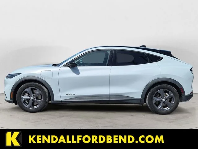 Used 2023 White Ford Select image 8