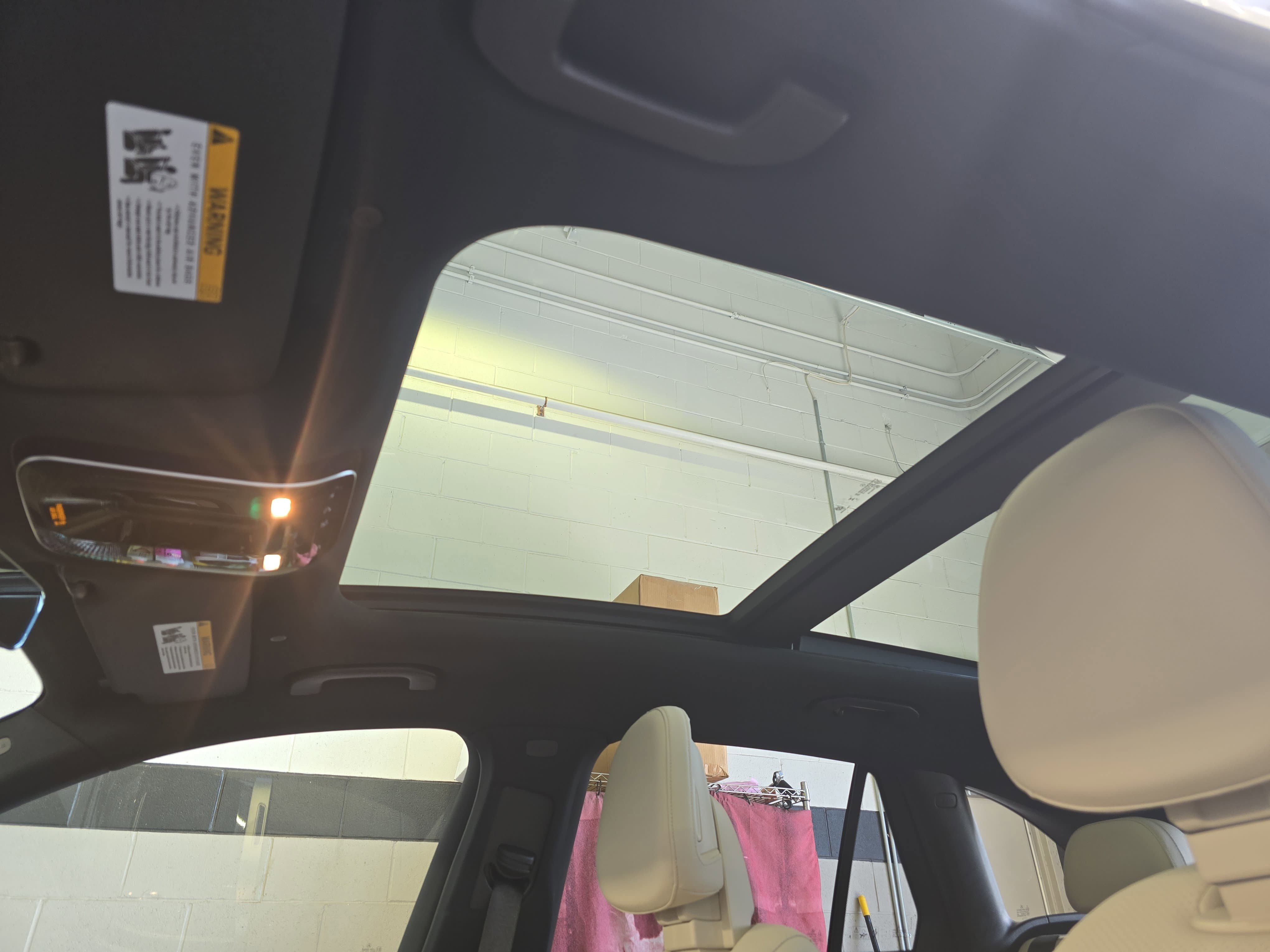 New 2026 MANUFAKTUR Moonlight White Metallic Mercedes-Benz GLC300 image 32