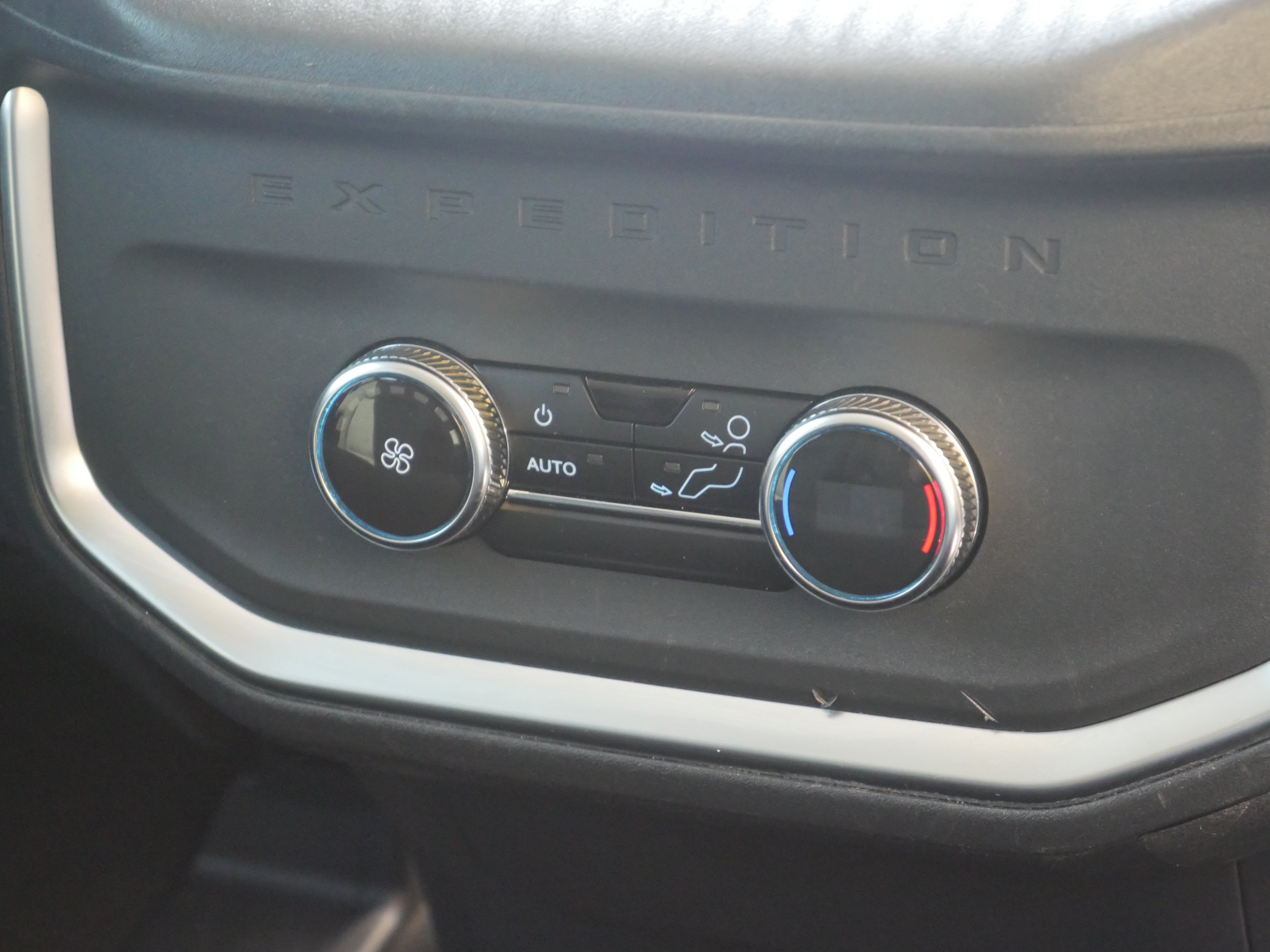 Certified Used 2025 Space Silver Ford Active image 27