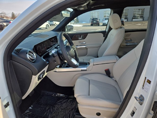 New 2026 Polar White Mercedes-Benz GLB250 image 25