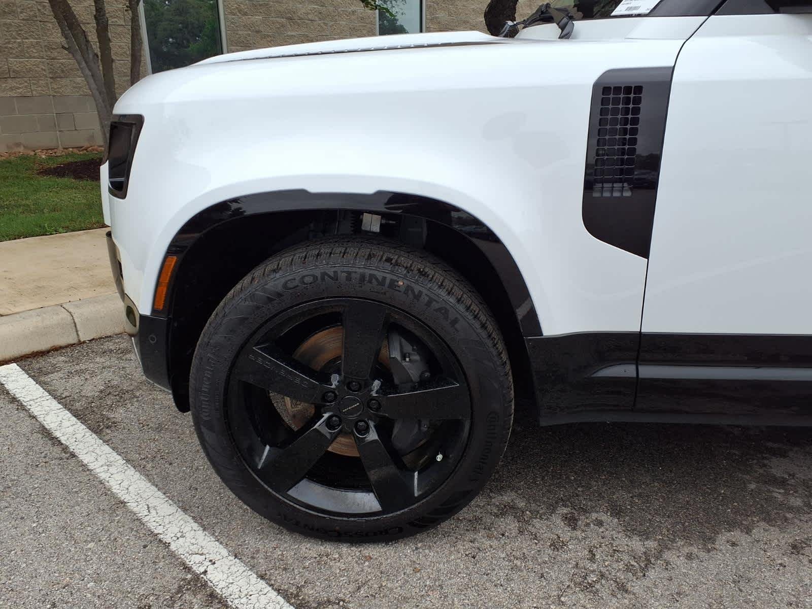 New 2026 Fuji White Land Rover X-Dynamic SE image 8