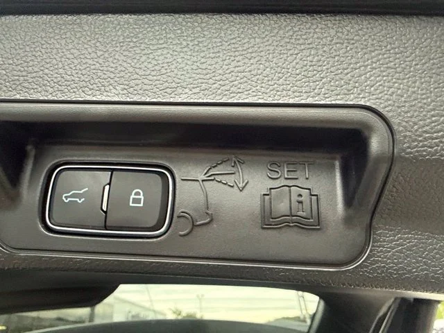 Used 2023 Green Ford XLT image 27
