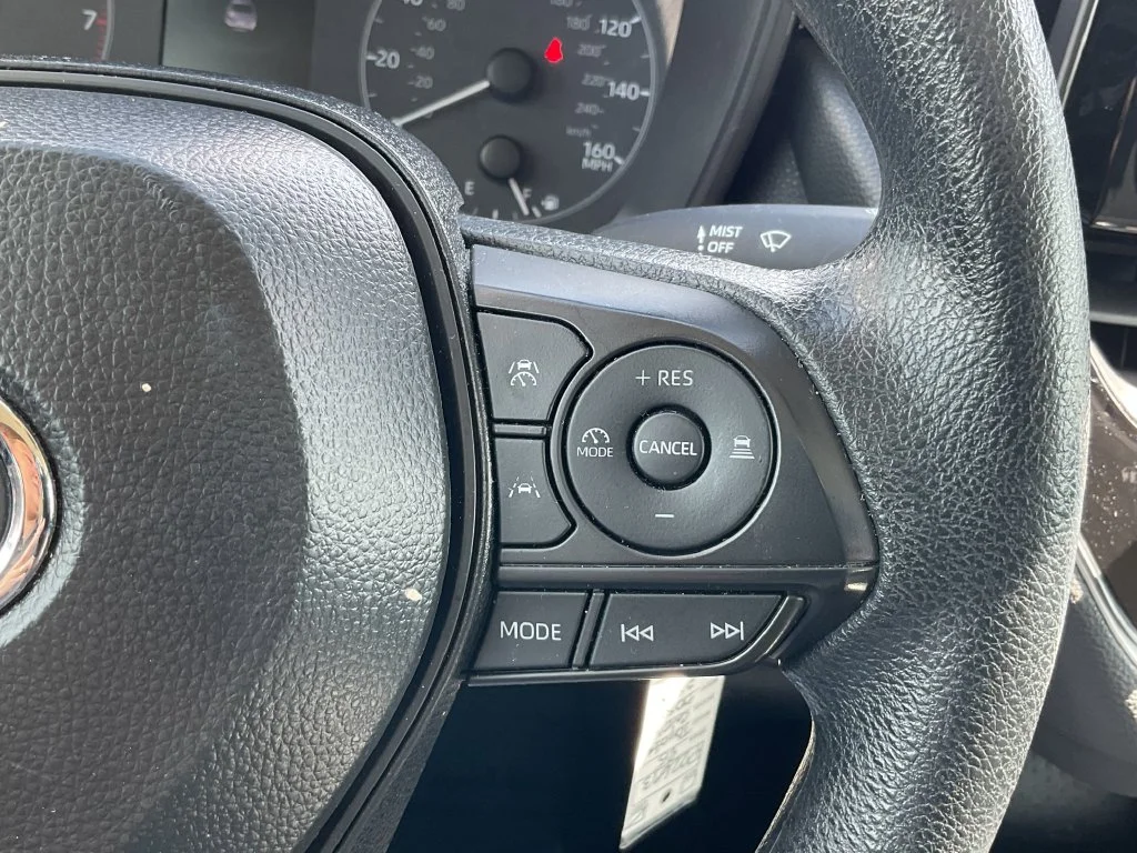 Used 2025 Silver Toyota LE image 22