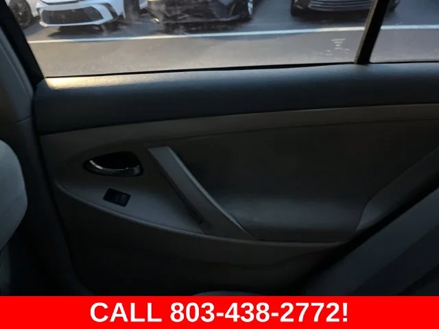 Used 2009 Silver Toyota  image 12