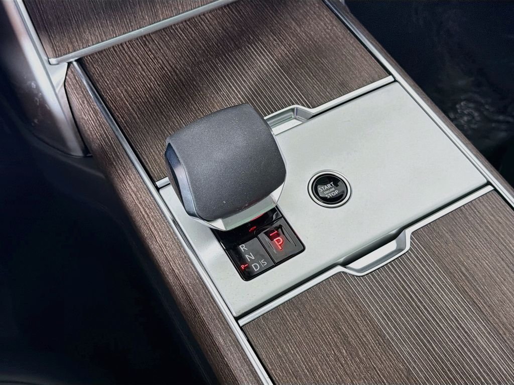 Used 2025 Ostuni Pearl Wht Prem Met Land Rover Autobiography image 17
