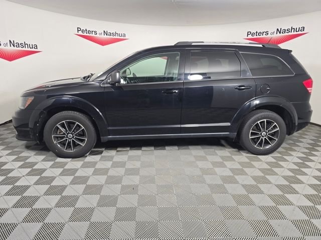 Used 2018 Pitch Black Clearcoat Dodge SE image 3