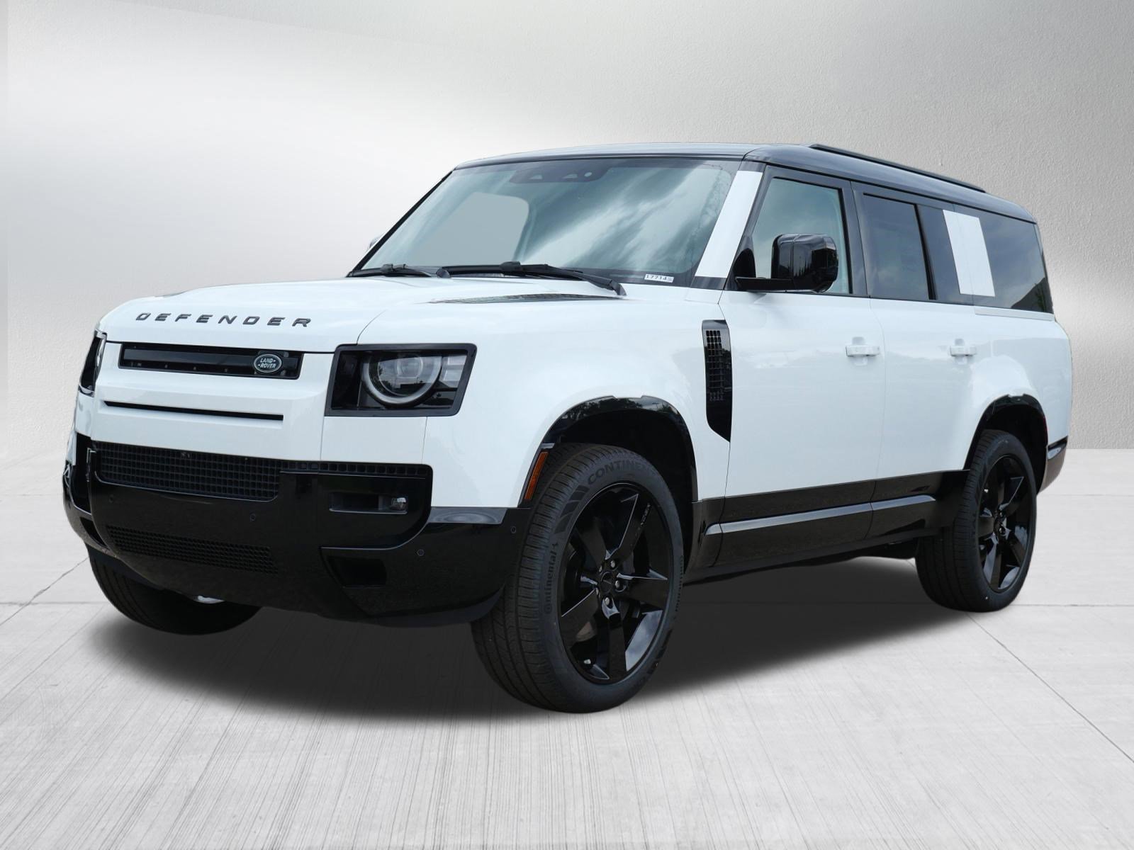 2026 Land Rover Defender 130 X-Dynamic SE P400's photo