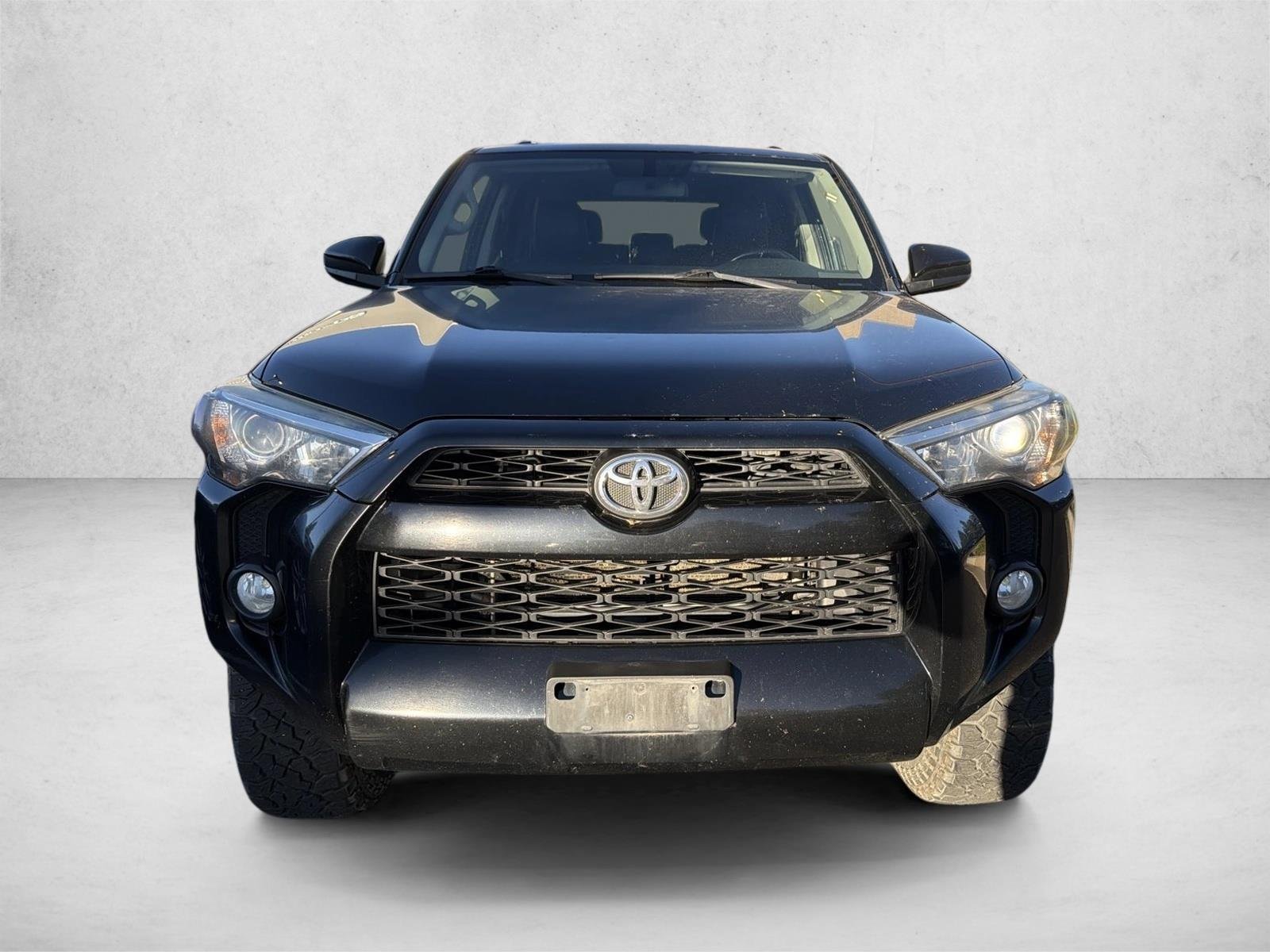 Used 2016 Midnight Black Metallic Toyota SR5 image 6