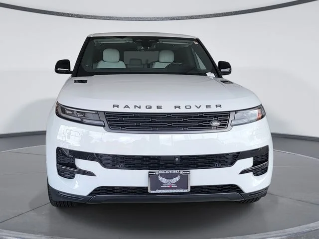 Used 2024  Land Rover SE image 3