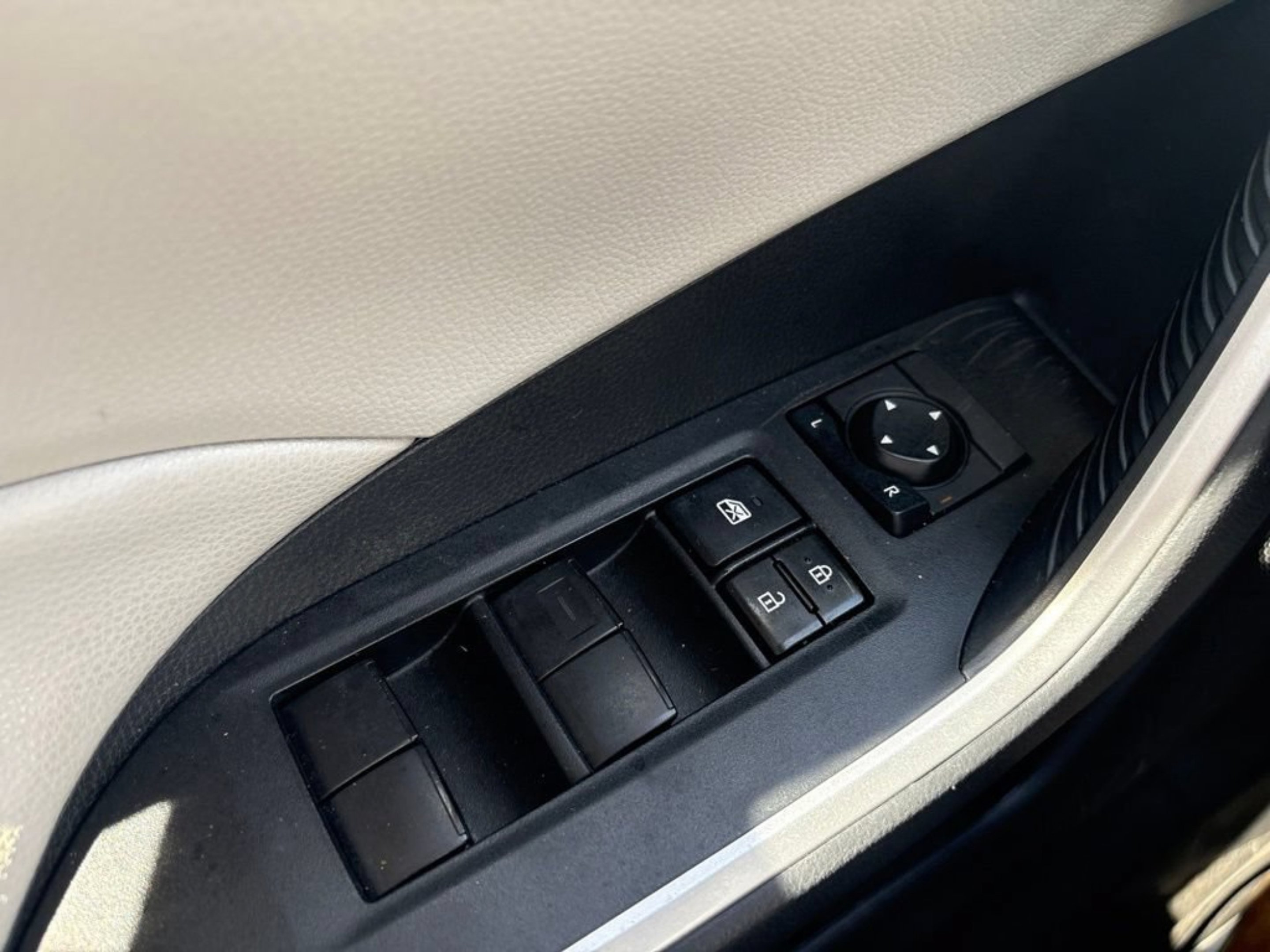 Used 2020 Super White Toyota XLE image 16