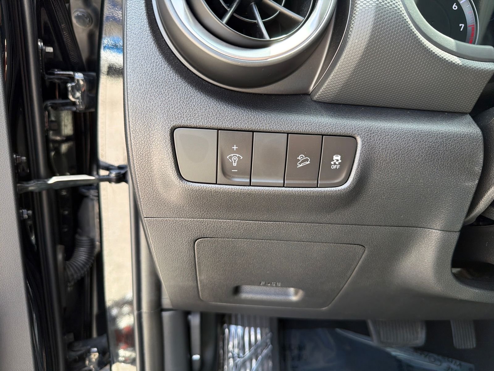 Used 2023 Abyss Black Hyundai SEL image 17