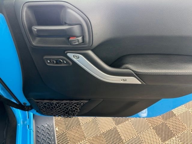 Used 2017 Blue Jeep Unlimited Sahara image 23