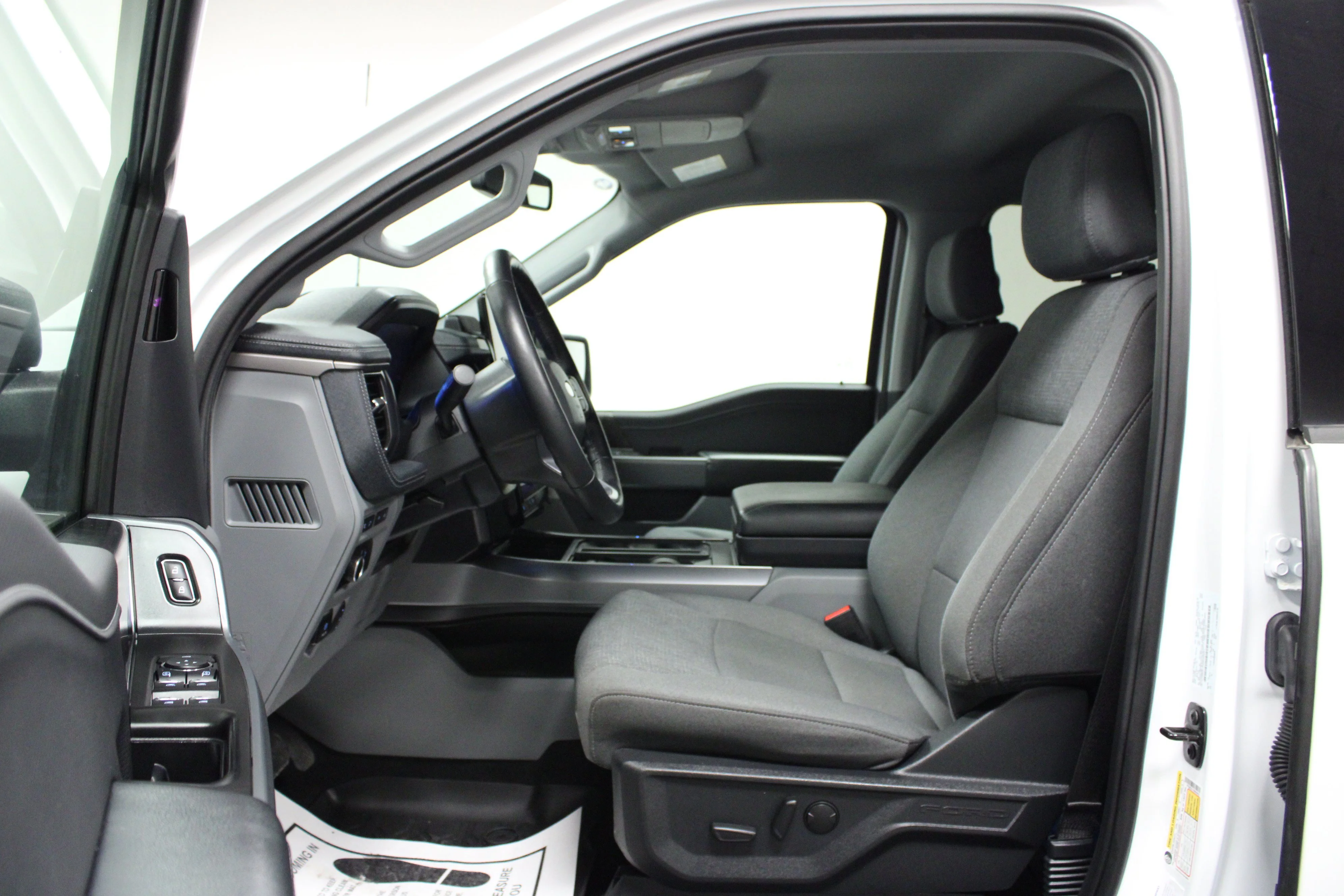 Used 2024 Oxford White Ford Flash image 12