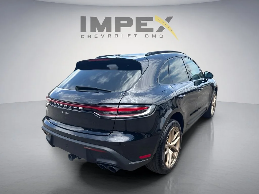 Used 2023  Porsche  image 11