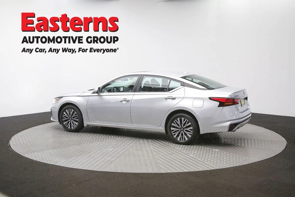 Used 2023 Silver Nissan 2.5 SV image 65