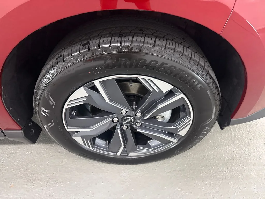 New 2026 Scarlet Ember Tintcoat Nissan SL image 4