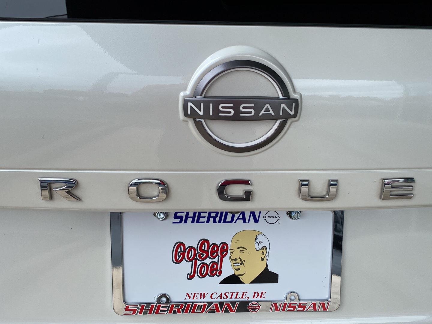 Certified Used 2023 Pearl White Tricoat Nissan SL image 9