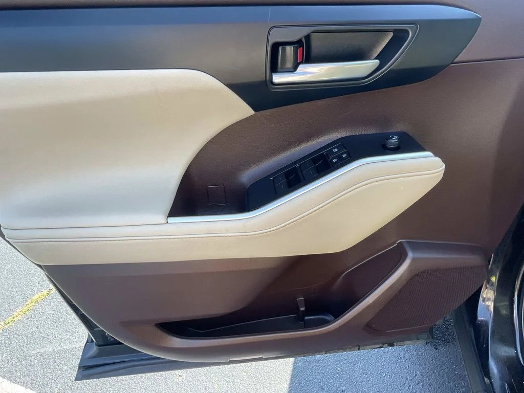 Used 2021 Brown Toyota XLE image 19