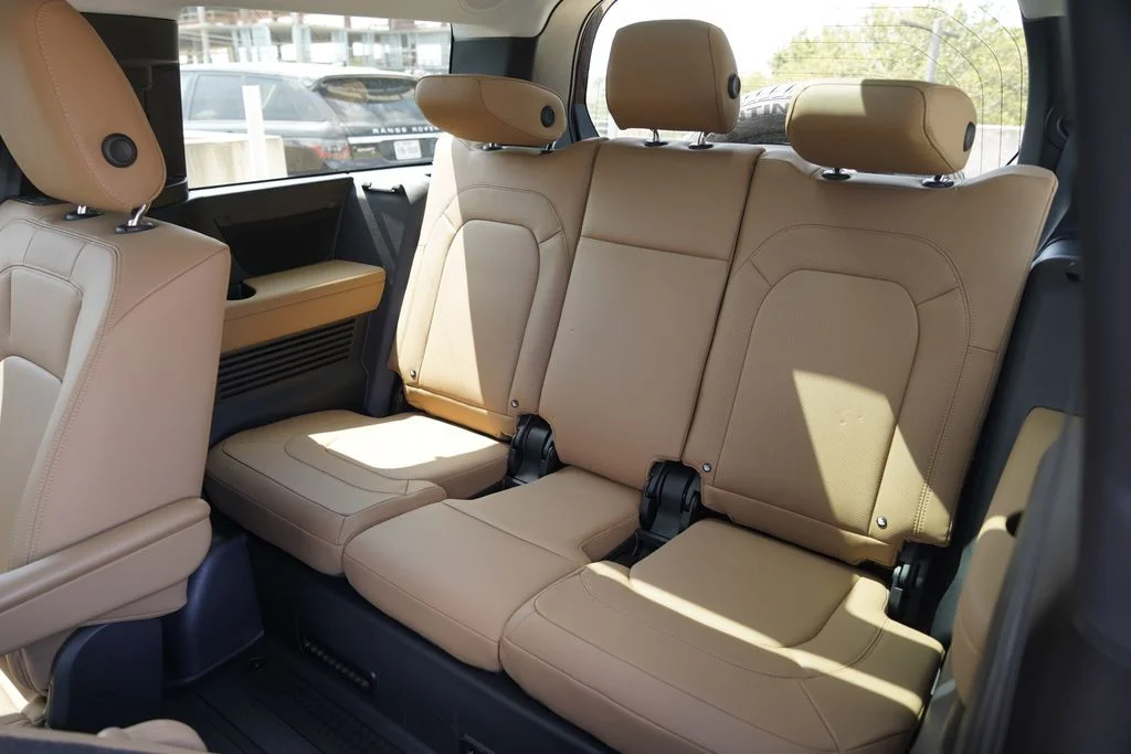 2025 Land Rover Defender X-Dynamic SE - Photo 32