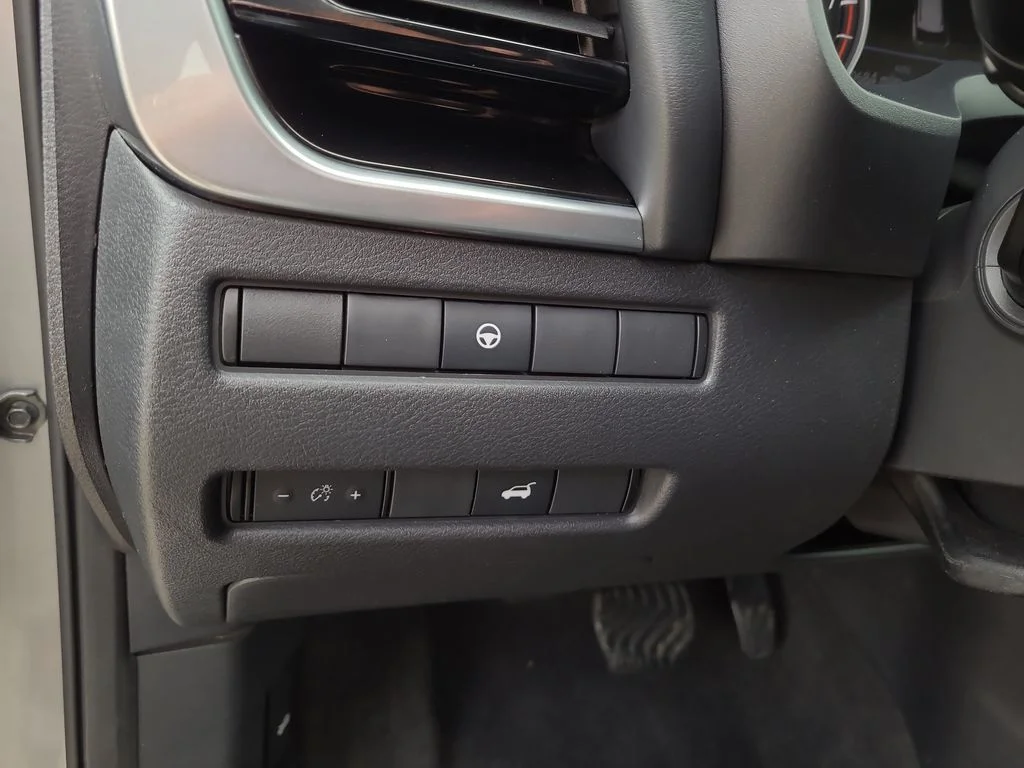Used 2022 Gray Nissan SL image 25