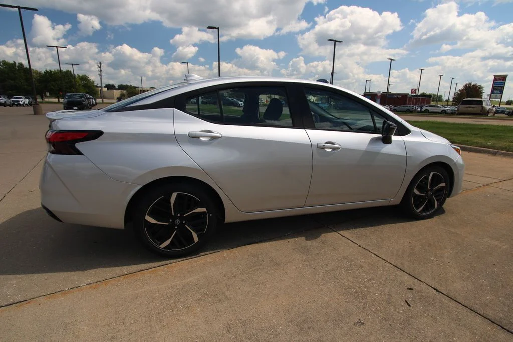 Used 2024 Silver Nissan 1.6 SR image 5