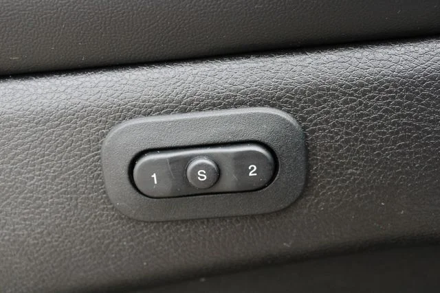 Used 2021 White Jeep Limited image 4