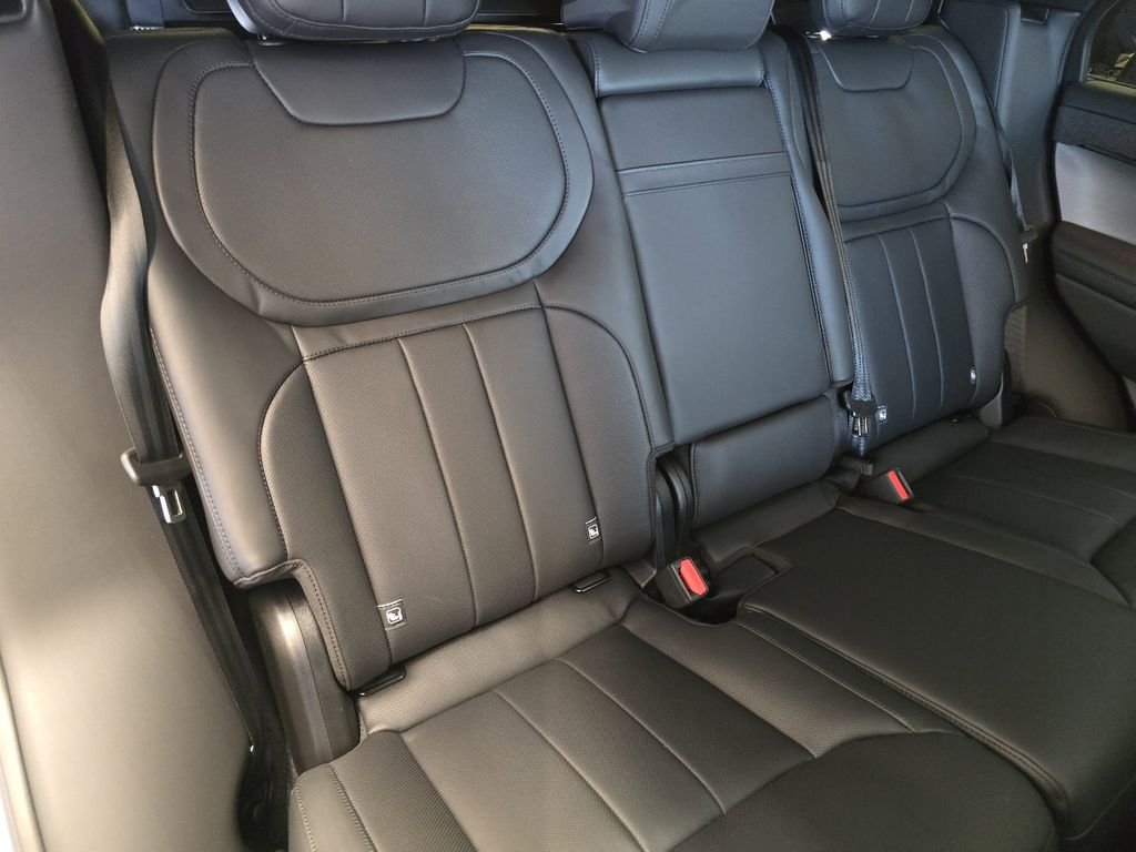 New 2026 Borasco Grey Land Rover se image 30
