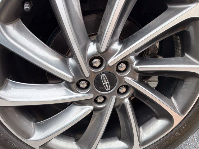 Used 2023 White Lincoln Standard image 6