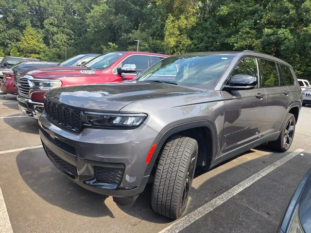 Used 2023 Gray Jeep Altitude image 2
