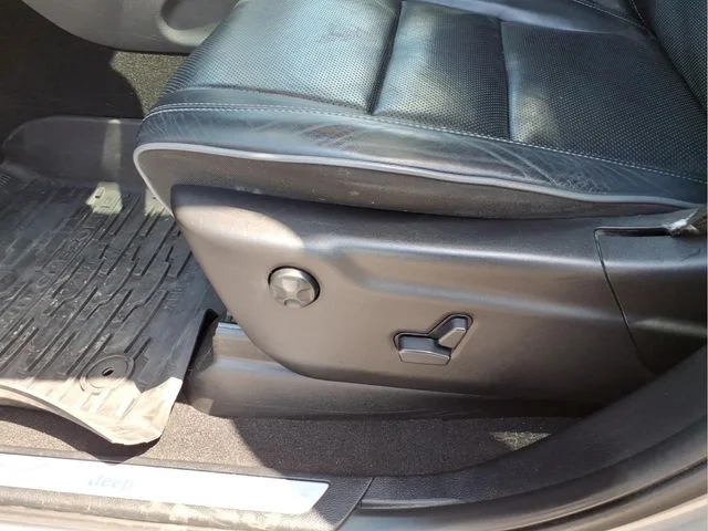 Used 2019 Silver Jeep Overland image 21