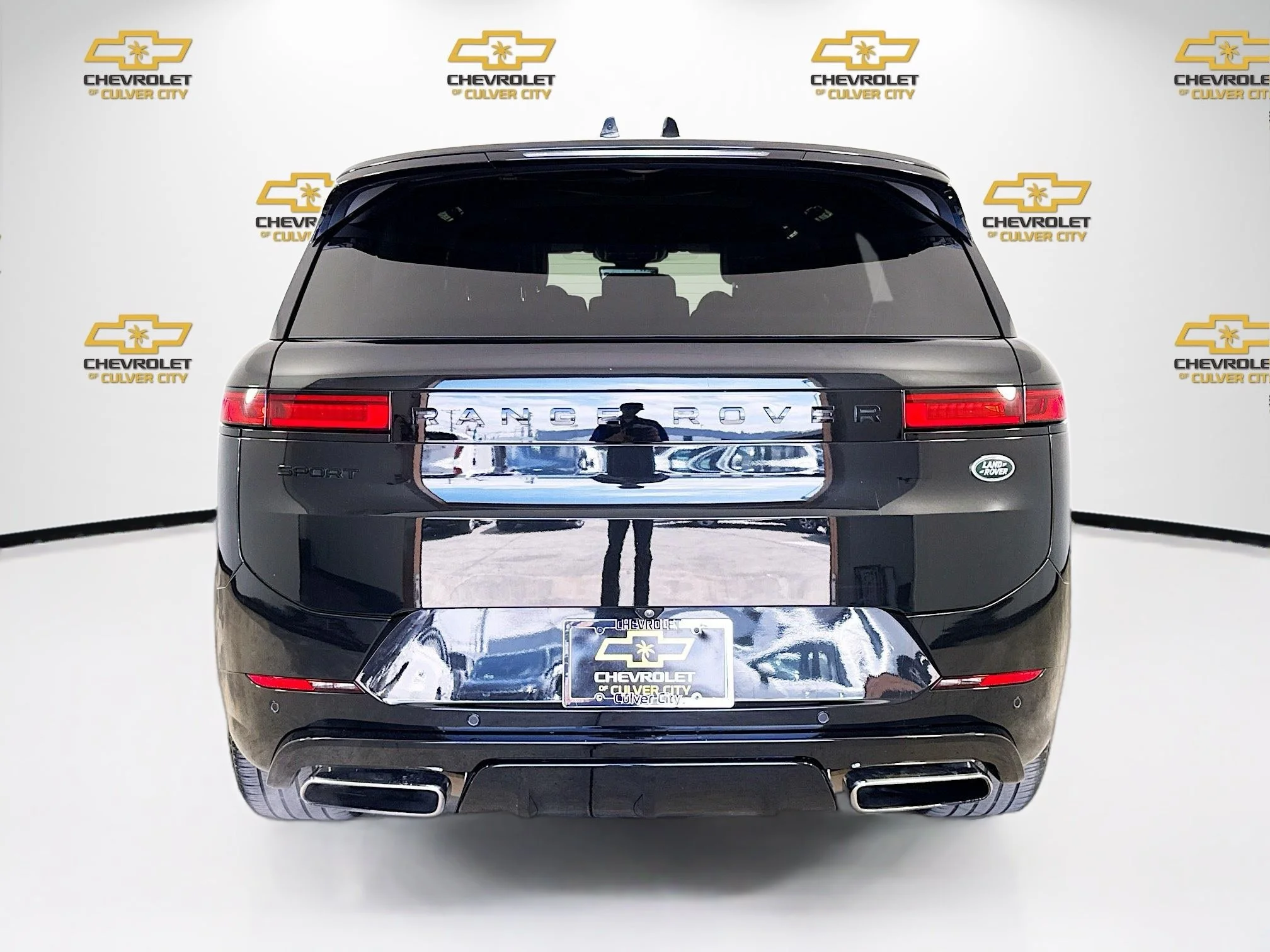 Used 2023  Land Rover SE Dynamic image 7