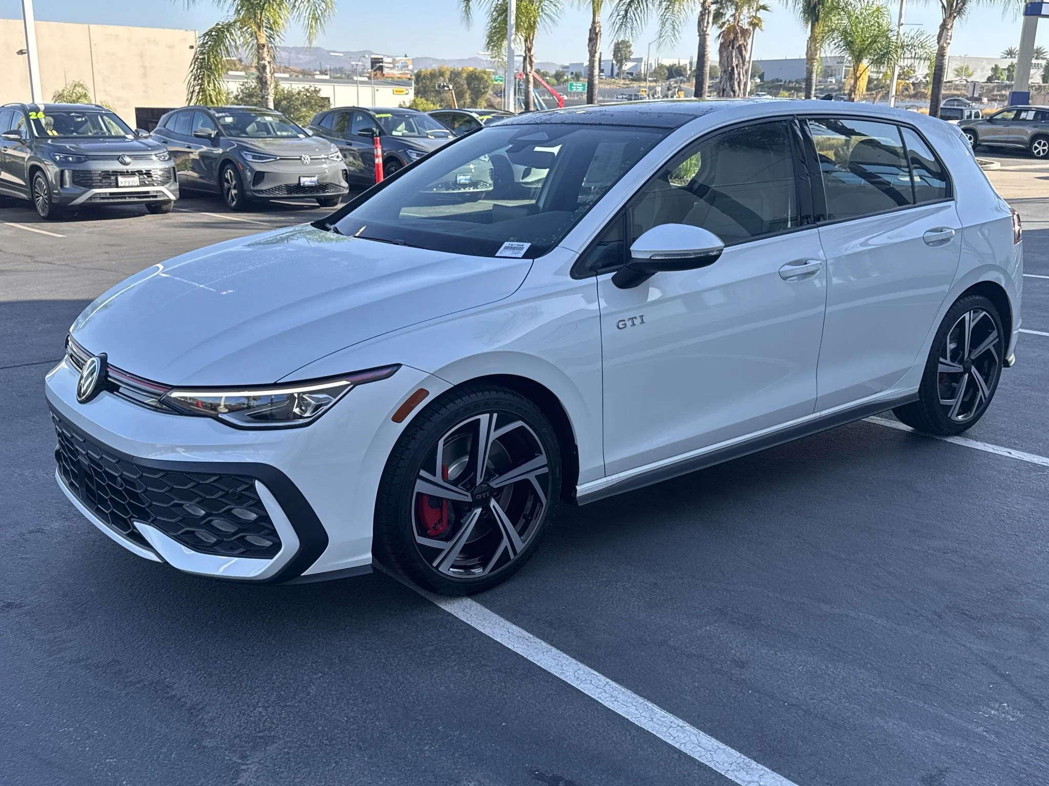New 2026 Opal White Pearl Volkswagen SE image 3